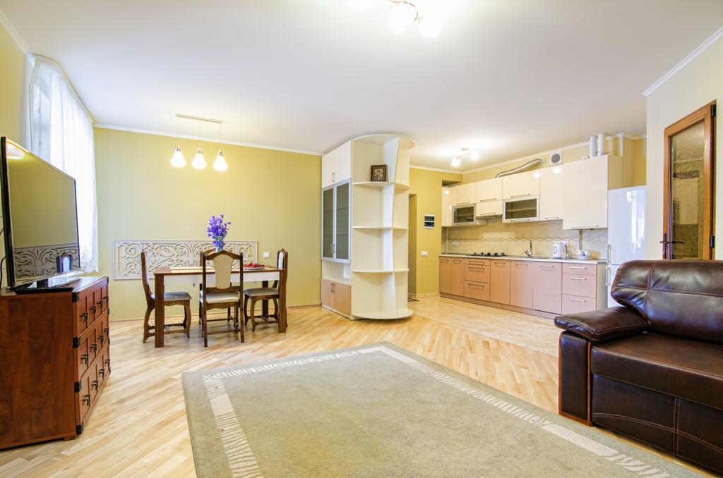 Apartment On Svobody Lviv Dış mekan fotoğraf